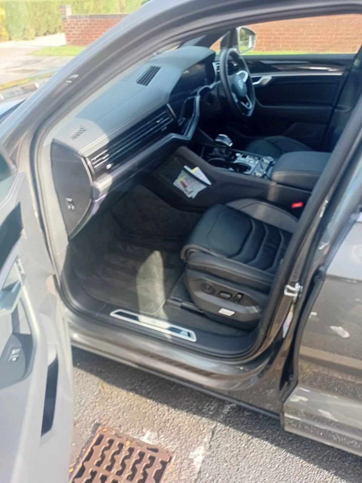 Front cabin of a grey Volkswagen Touareg after a valet, leather seats and floor mats cleaned
